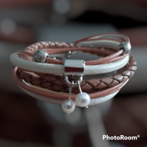 Leren wikkelarmband, wit/zalmroze
