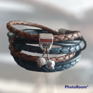 Leren wikkelarmband in de kleuren blauw/bruin